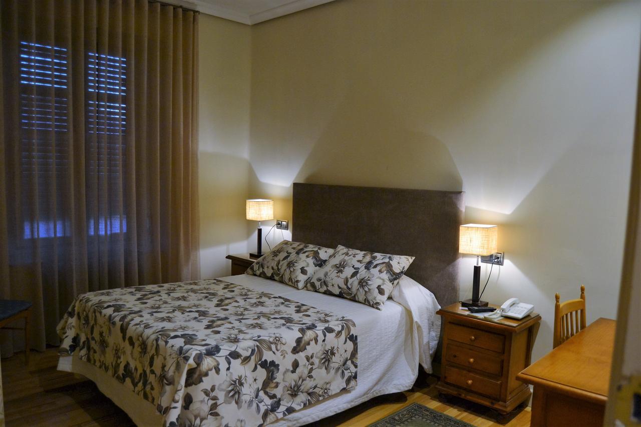 Hotel Villegas Valencia de Don Juan Eksteriør billede