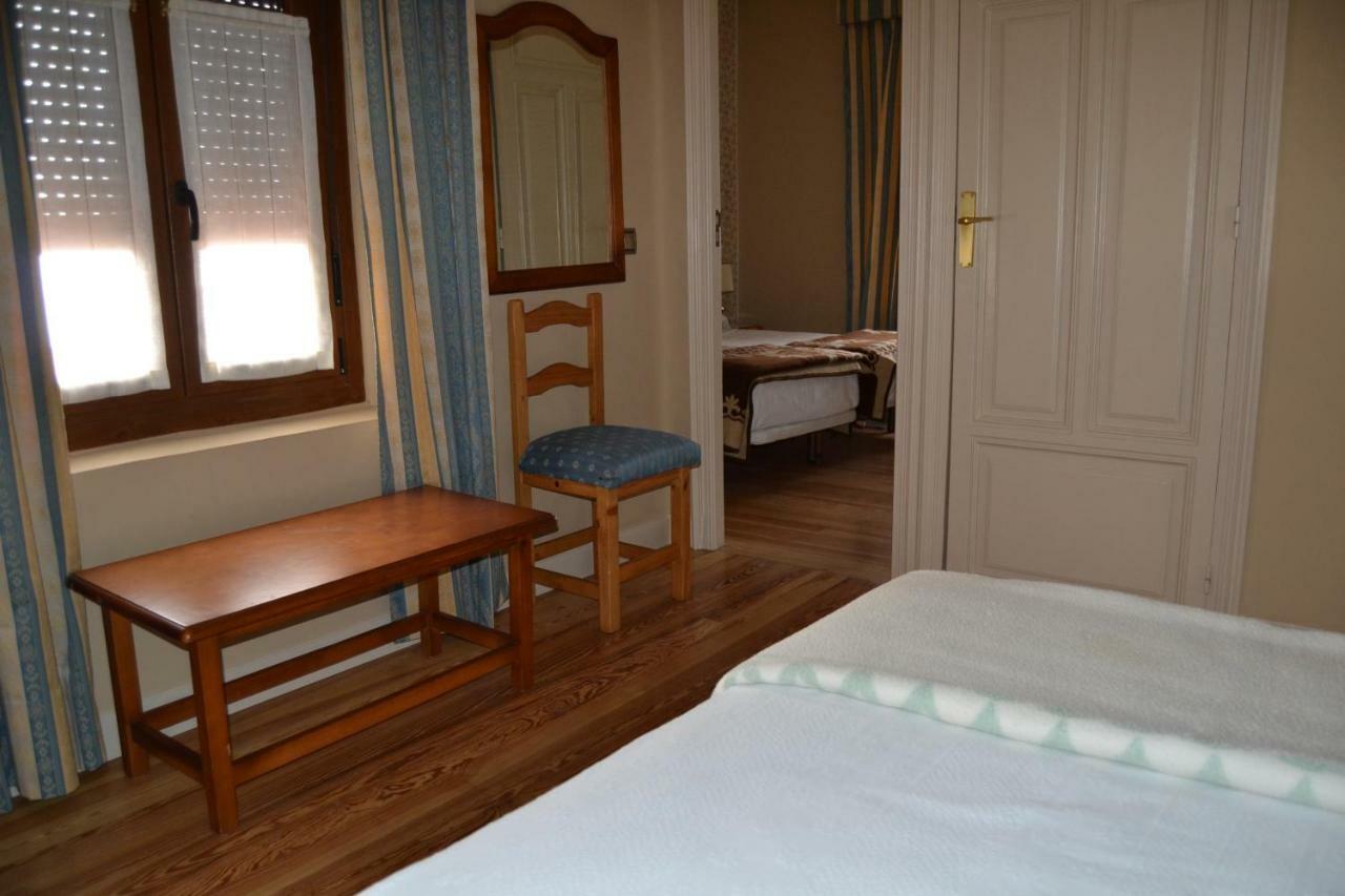 Hotel Villegas Valencia de Don Juan Eksteriør billede