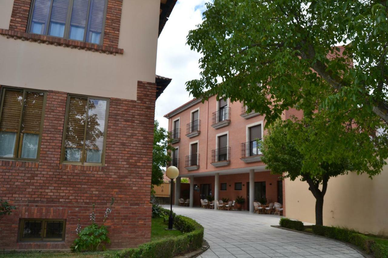 Hotel Villegas Valencia de Don Juan Eksteriør billede