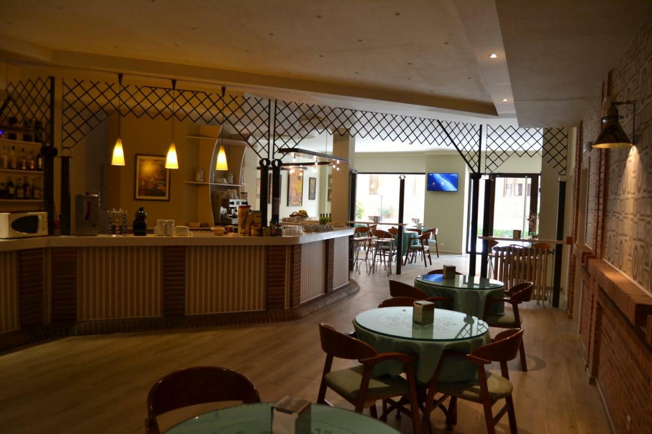 Hotel Villegas Valencia de Don Juan Eksteriør billede