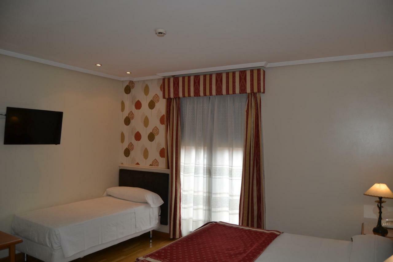 Hotel Villegas Valencia de Don Juan Eksteriør billede