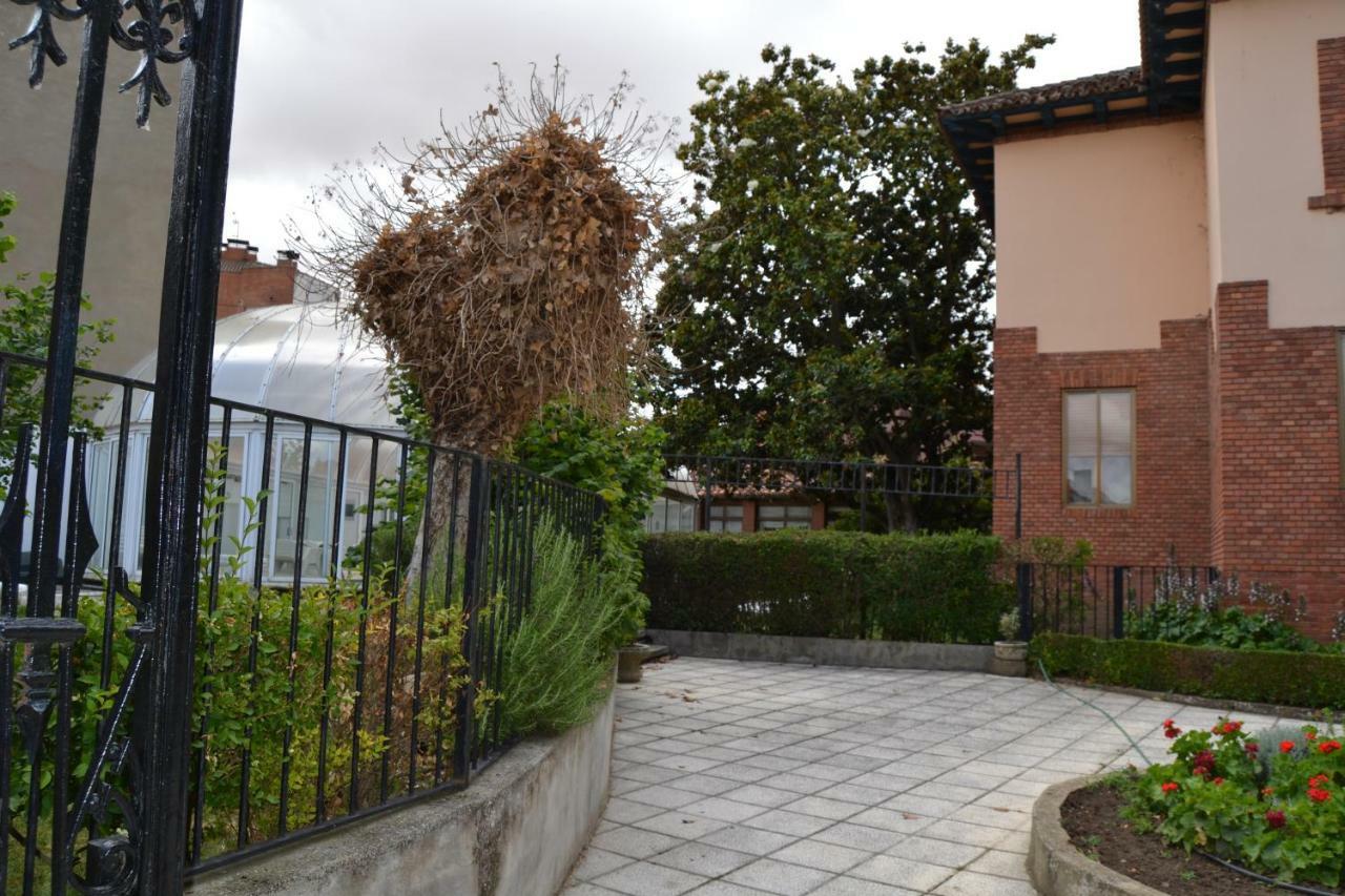 Hotel Villegas Valencia de Don Juan Eksteriør billede