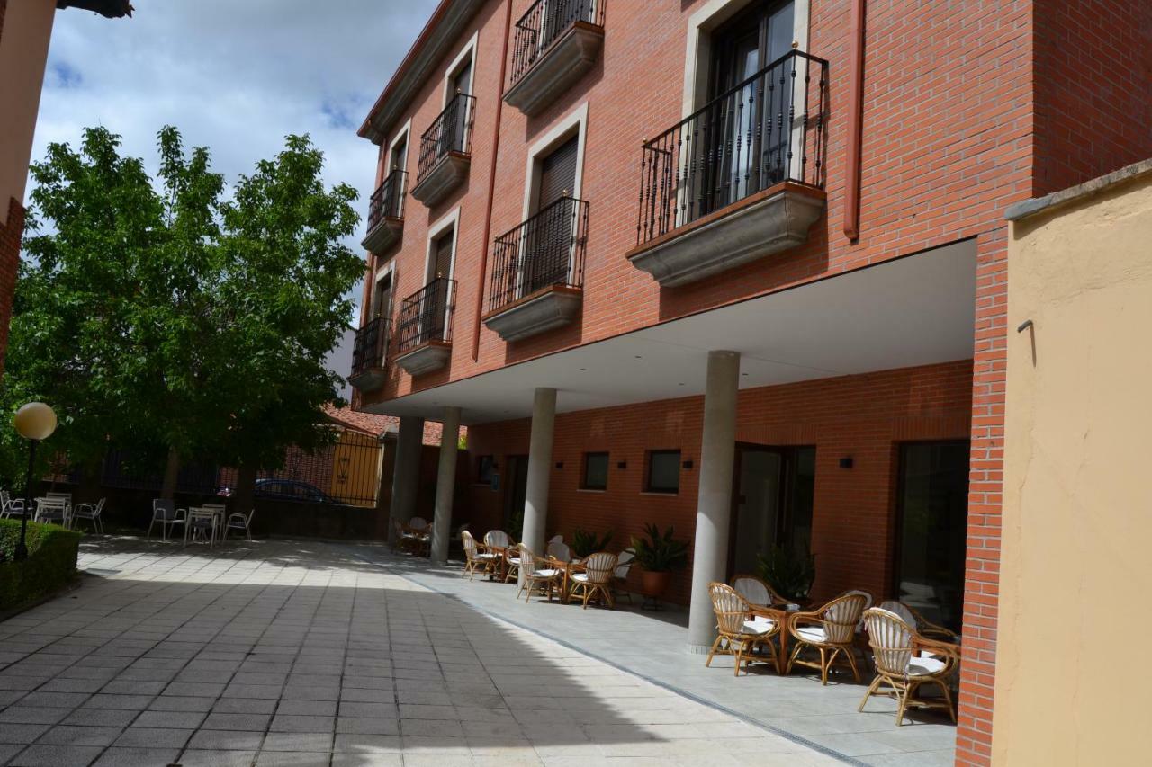 Hotel Villegas Valencia de Don Juan Eksteriør billede