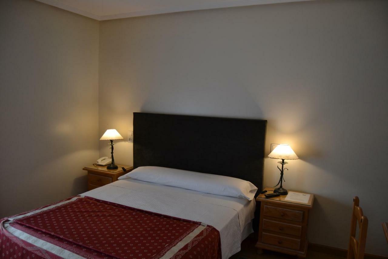 Hotel Villegas Valencia de Don Juan Eksteriør billede